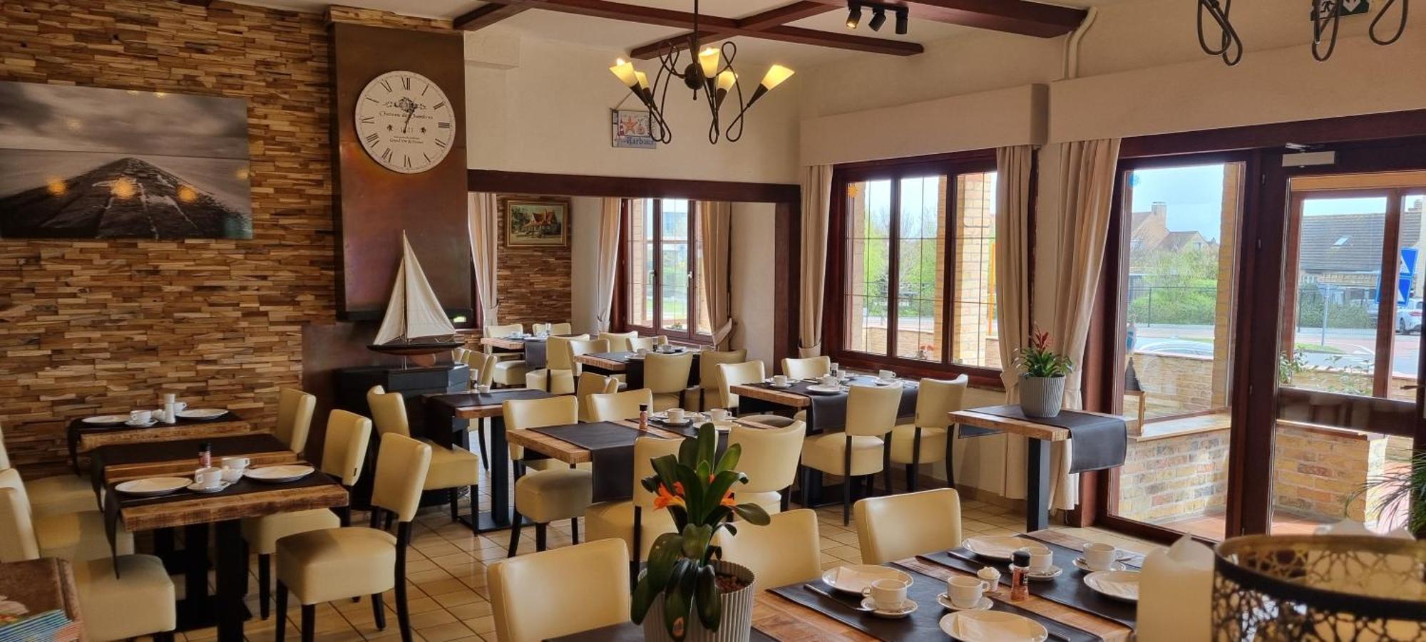 Hotel Westendia And Free Parking Top Breakfast Westende Esterno foto
