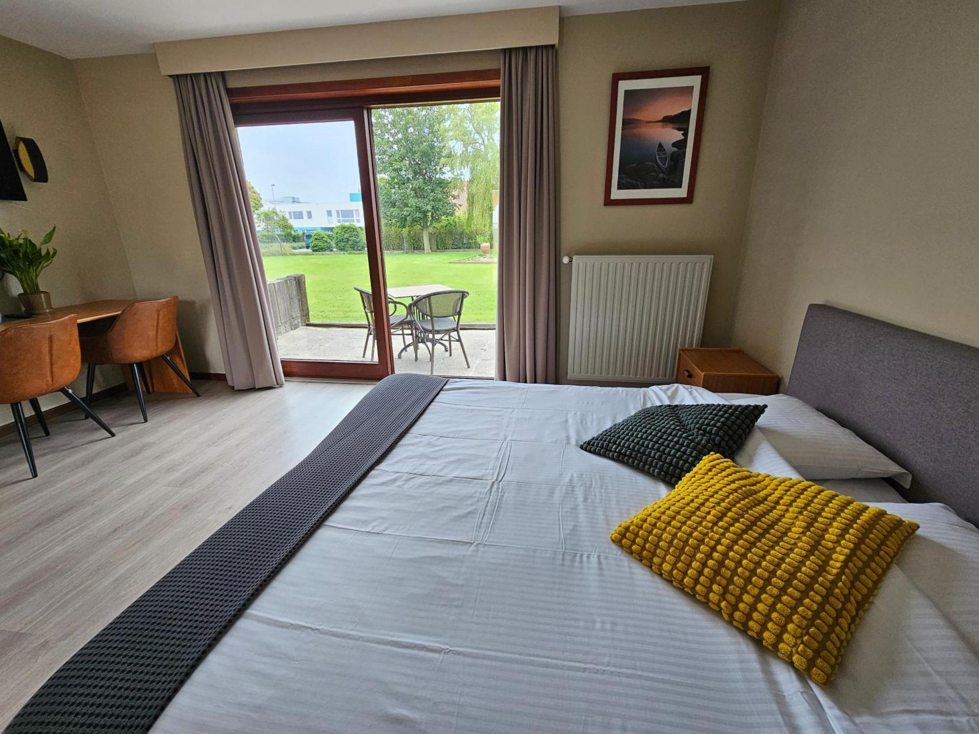 Hotel Westendia And Free Parking Top Breakfast Westende Esterno foto