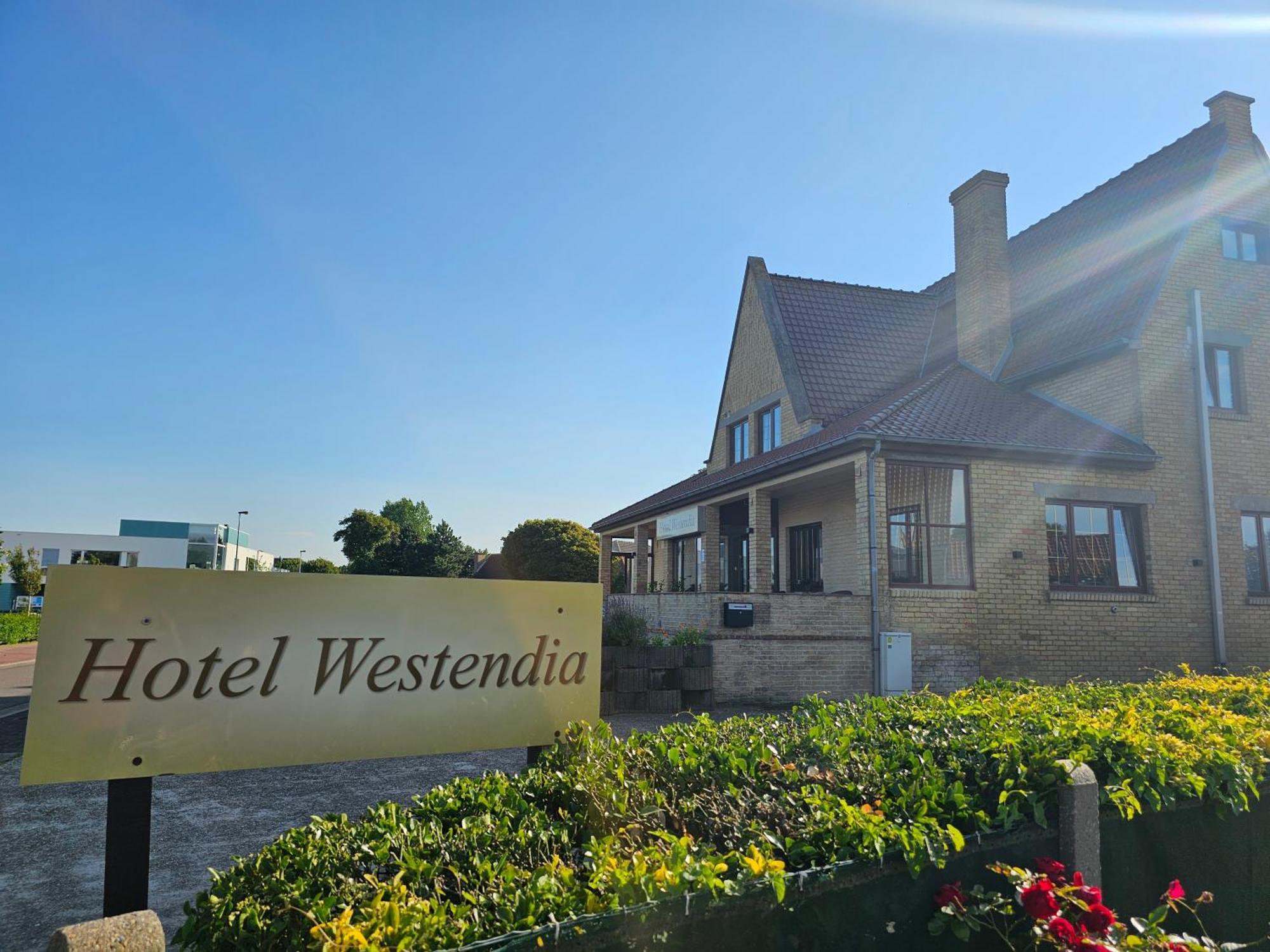 Hotel Westendia And Free Parking Top Breakfast Westende Esterno foto